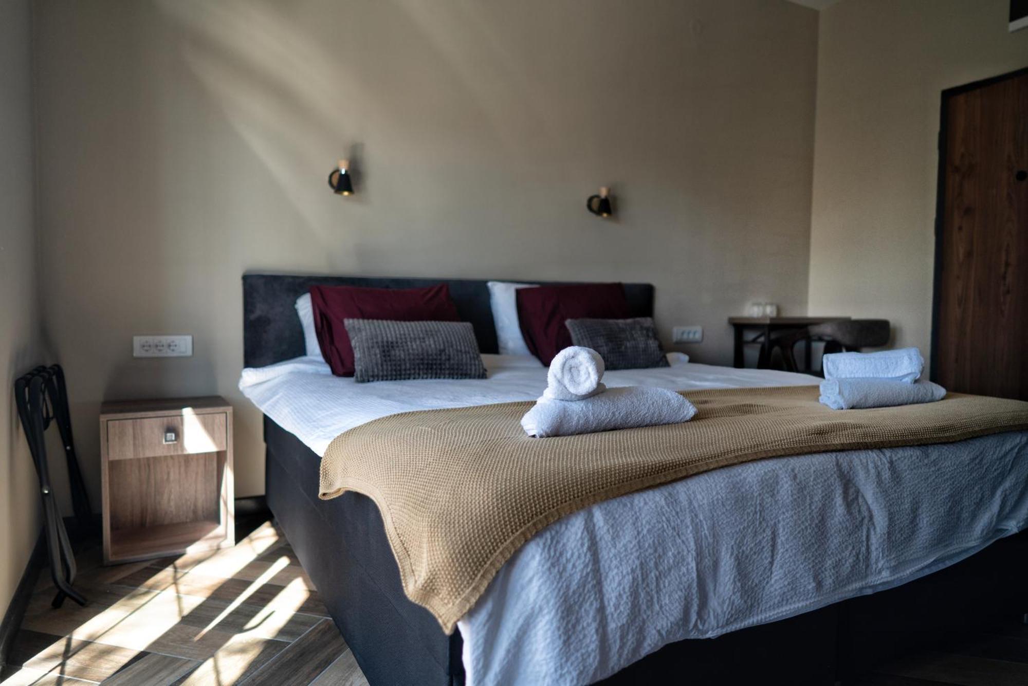 Hotel La Roue à Vrsac Extérieur photo