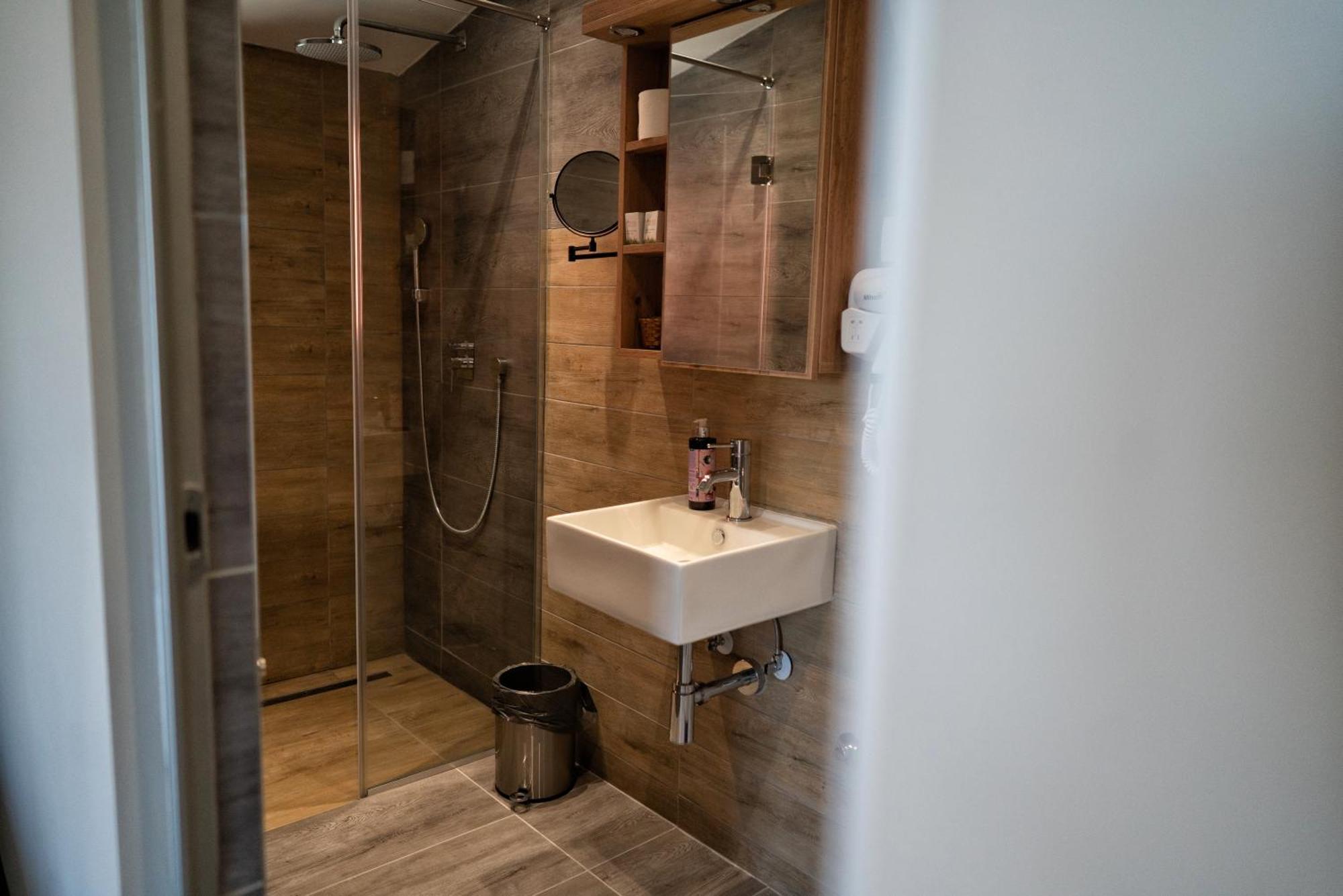 Hotel La Roue à Vrsac Extérieur photo