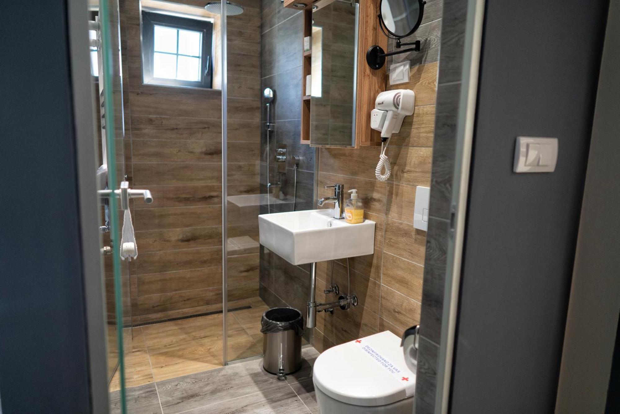 Hotel La Roue à Vrsac Extérieur photo