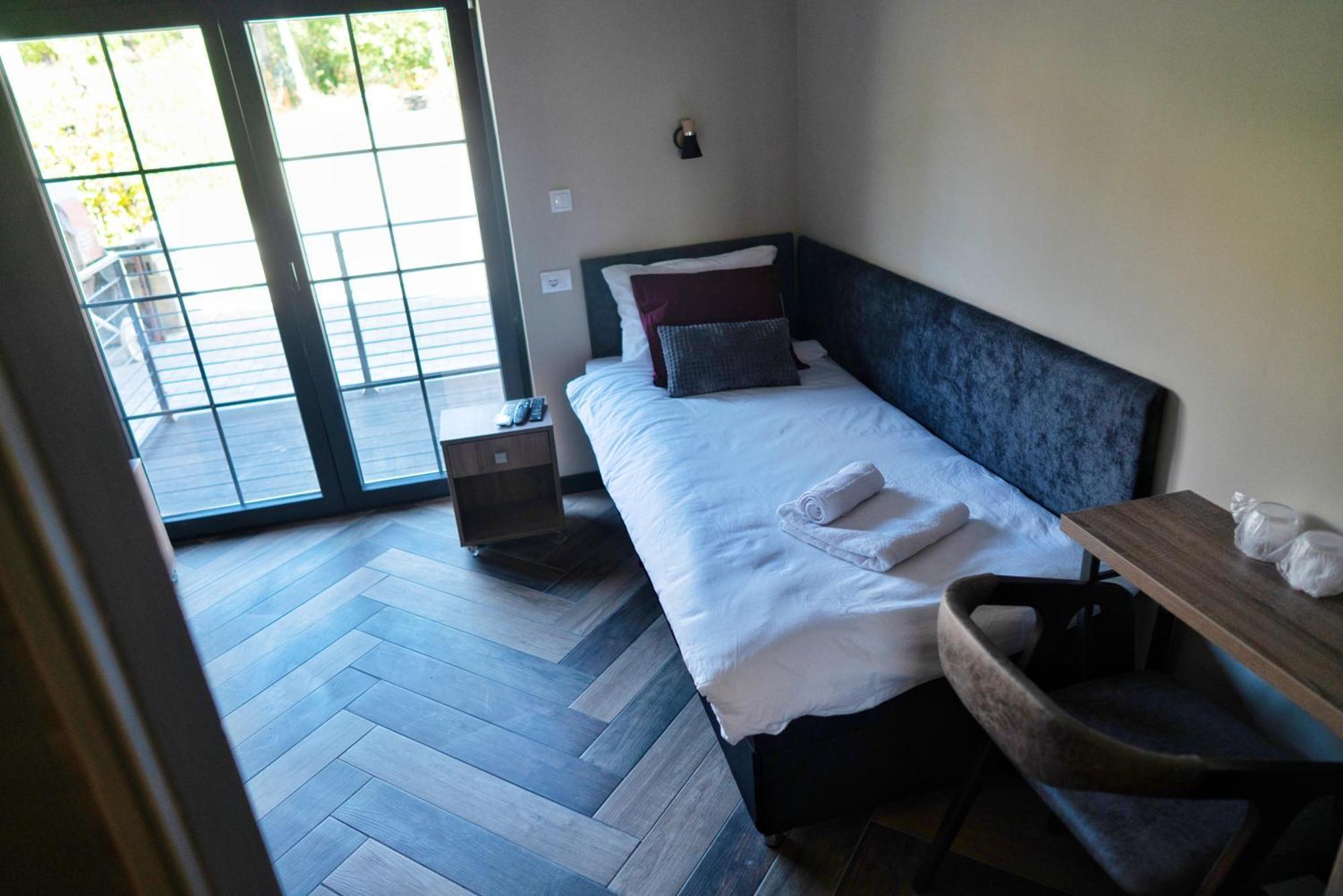 Hotel La Roue à Vrsac Extérieur photo