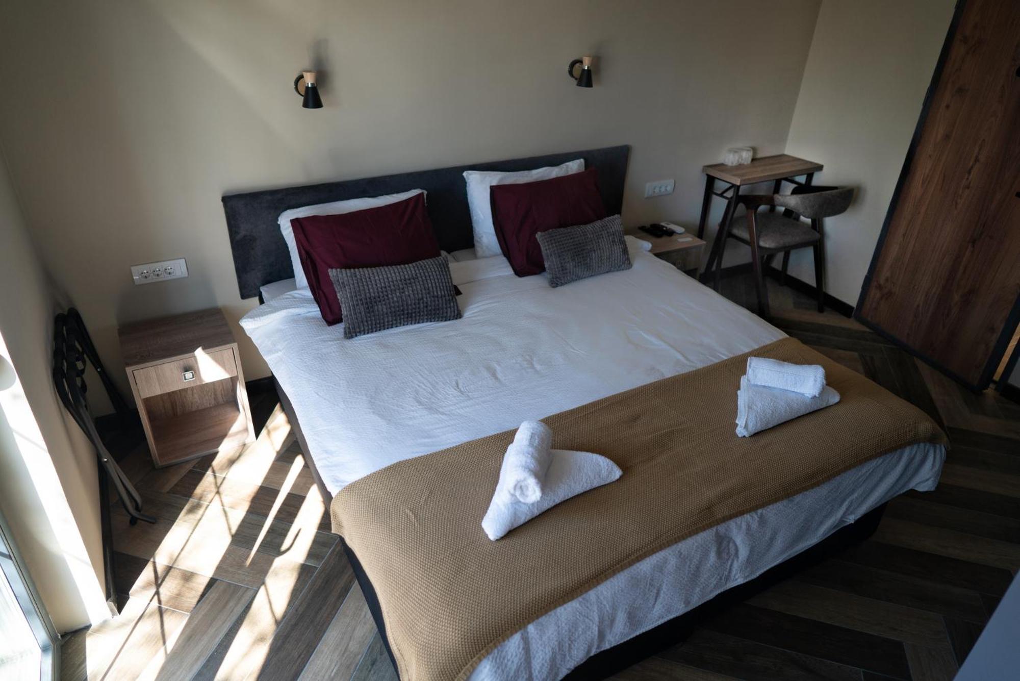 Hotel La Roue à Vrsac Extérieur photo